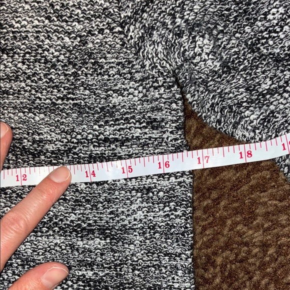 Cleo Petites Black and Gray V-Neck Sweater with Relaxed Fit - Picture 10 of 12